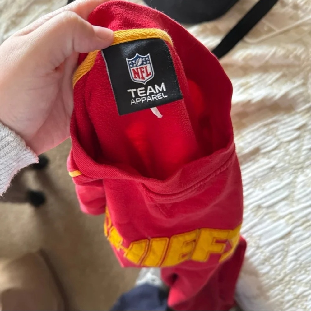 Red Kansas City Chiefs Sweater - Picture 3 of 3